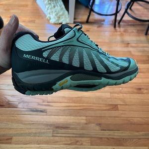 Women’s size 11 Merrell sneakers. Great shape! Hardly worn